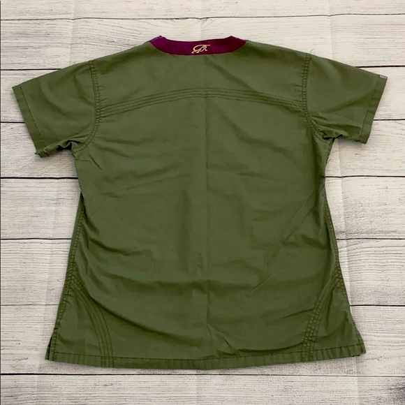 Iguana Med Scrub Top - Picture 2 of 3